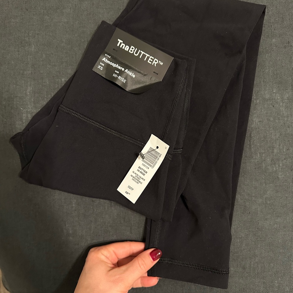 I accidentally bought two of the same leggings 🤪
I loooove these!